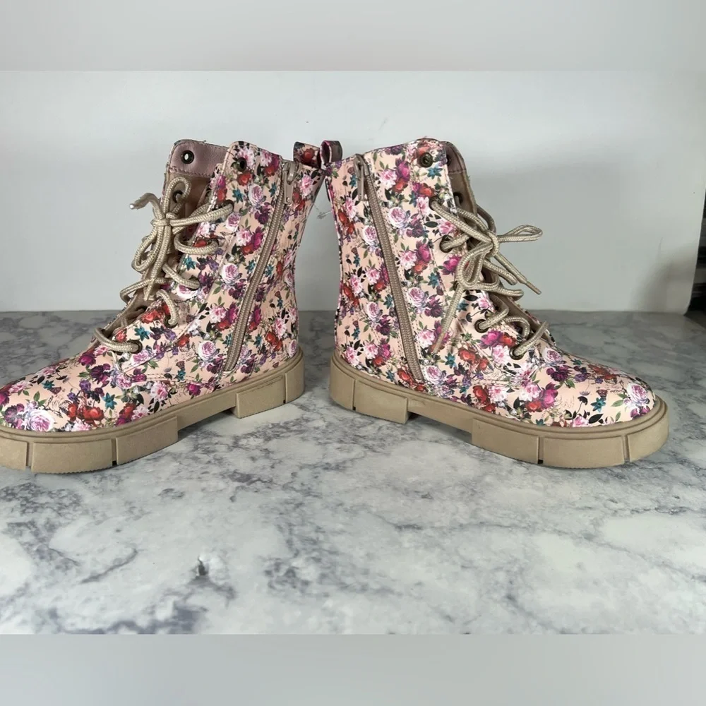 Blowfish Malibu Kids Playground Boot in Pink Anatasia